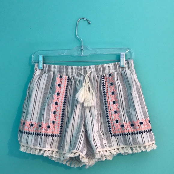 Cute cream and patterned shorts - Picture 1 of 2